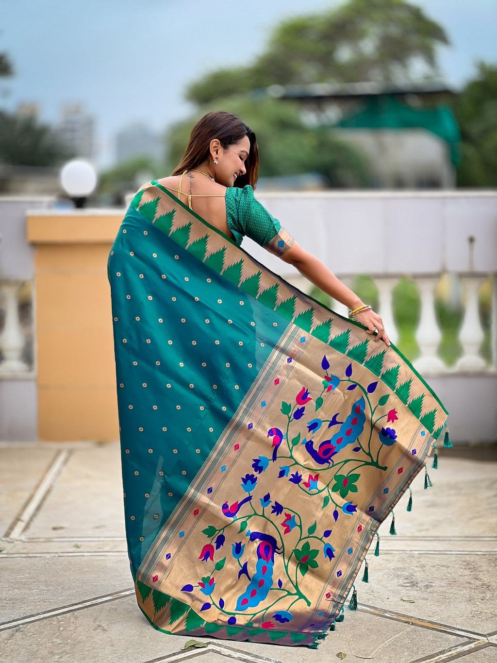 Vedant Vastram Soft Litchi Silk Banarasi Silk Jacquard Saree - Rama | Grocsy