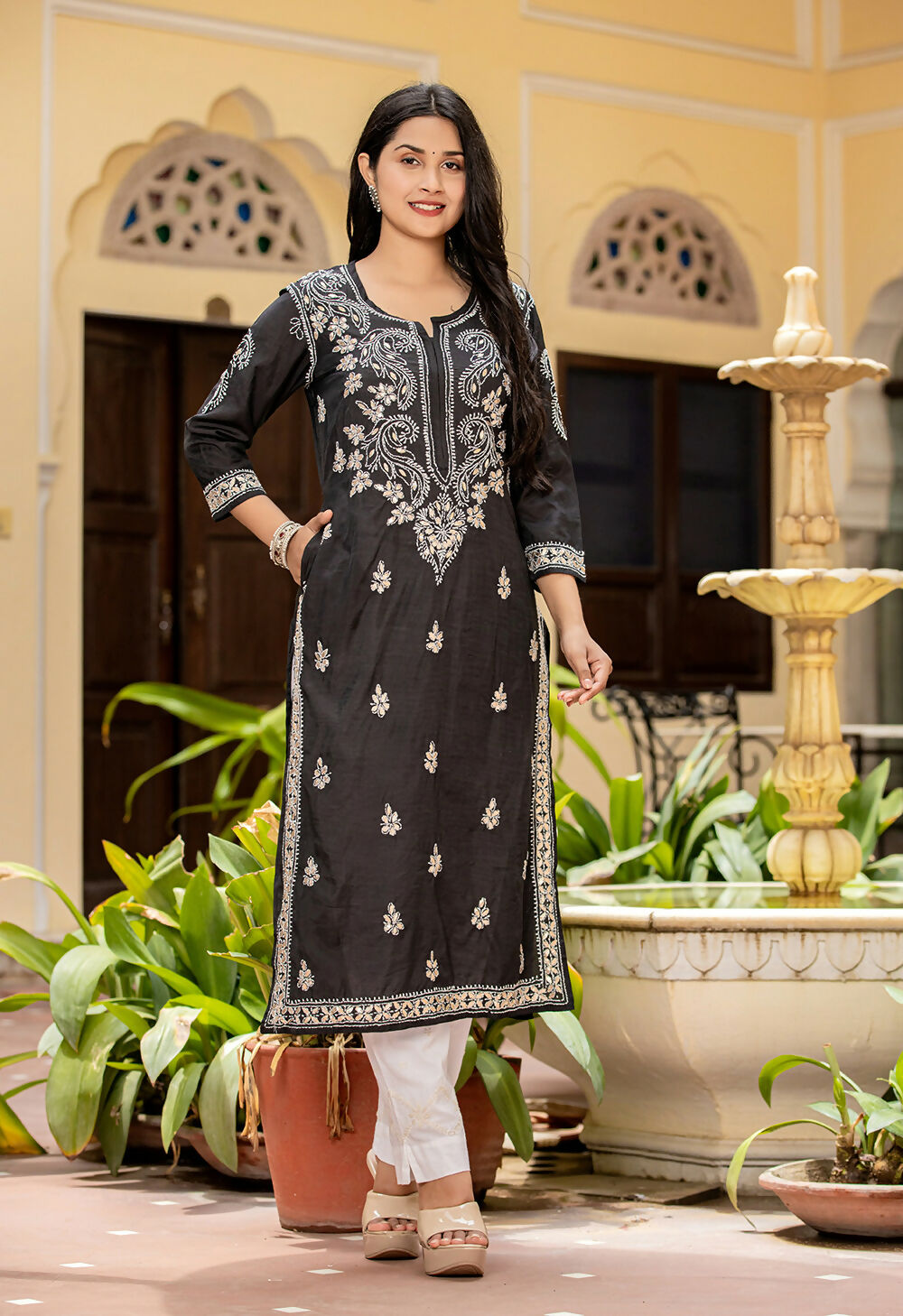 Kaajh Women's Black Chikhankari Embroidered Kurta Pant Set | Grocsy