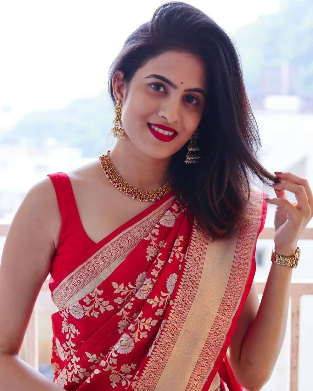 DEIANA'S Beautiful Designer Golden zari Soft Lichi Silk Saree - Red | Grocsy