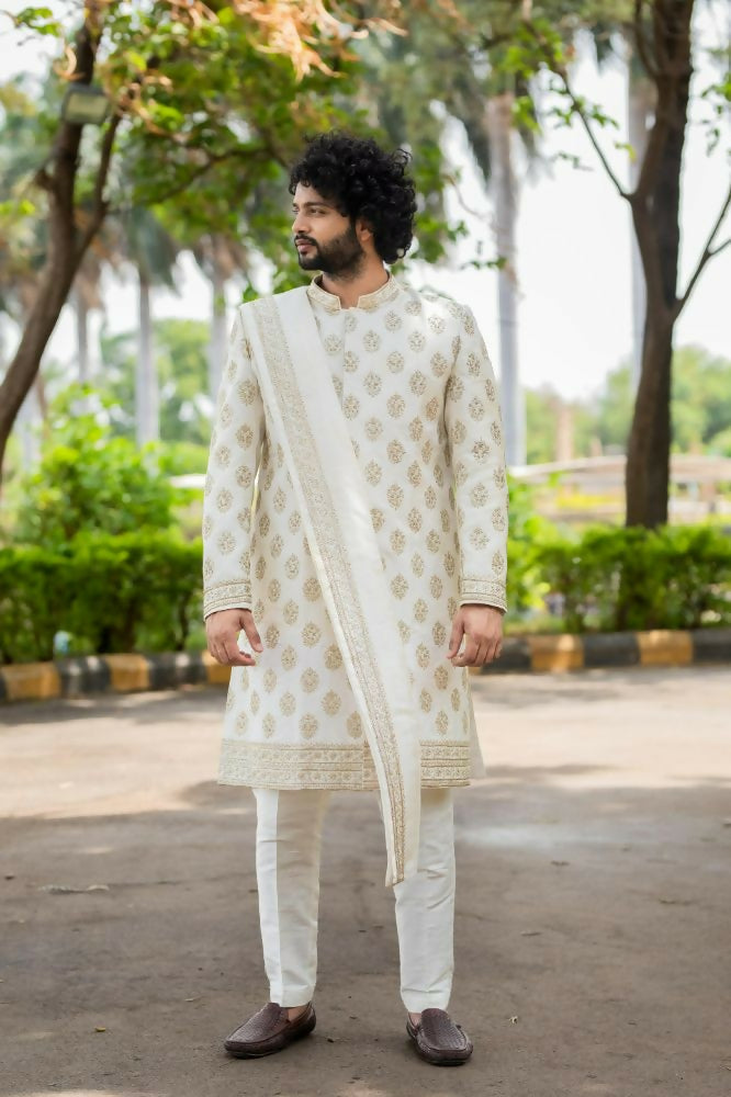 Iysian Silver Sherwani Set by Hilo Design | Grocsy