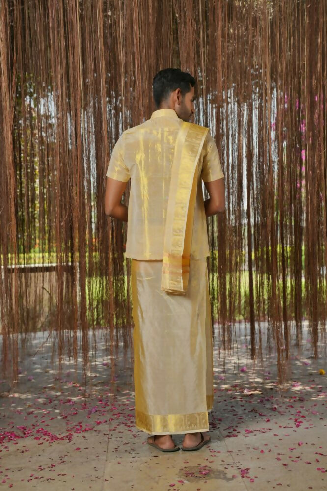 Gold Tissu Kanjivaram Machien Embroidered Pattu Set by Hilo Design | Grocsy