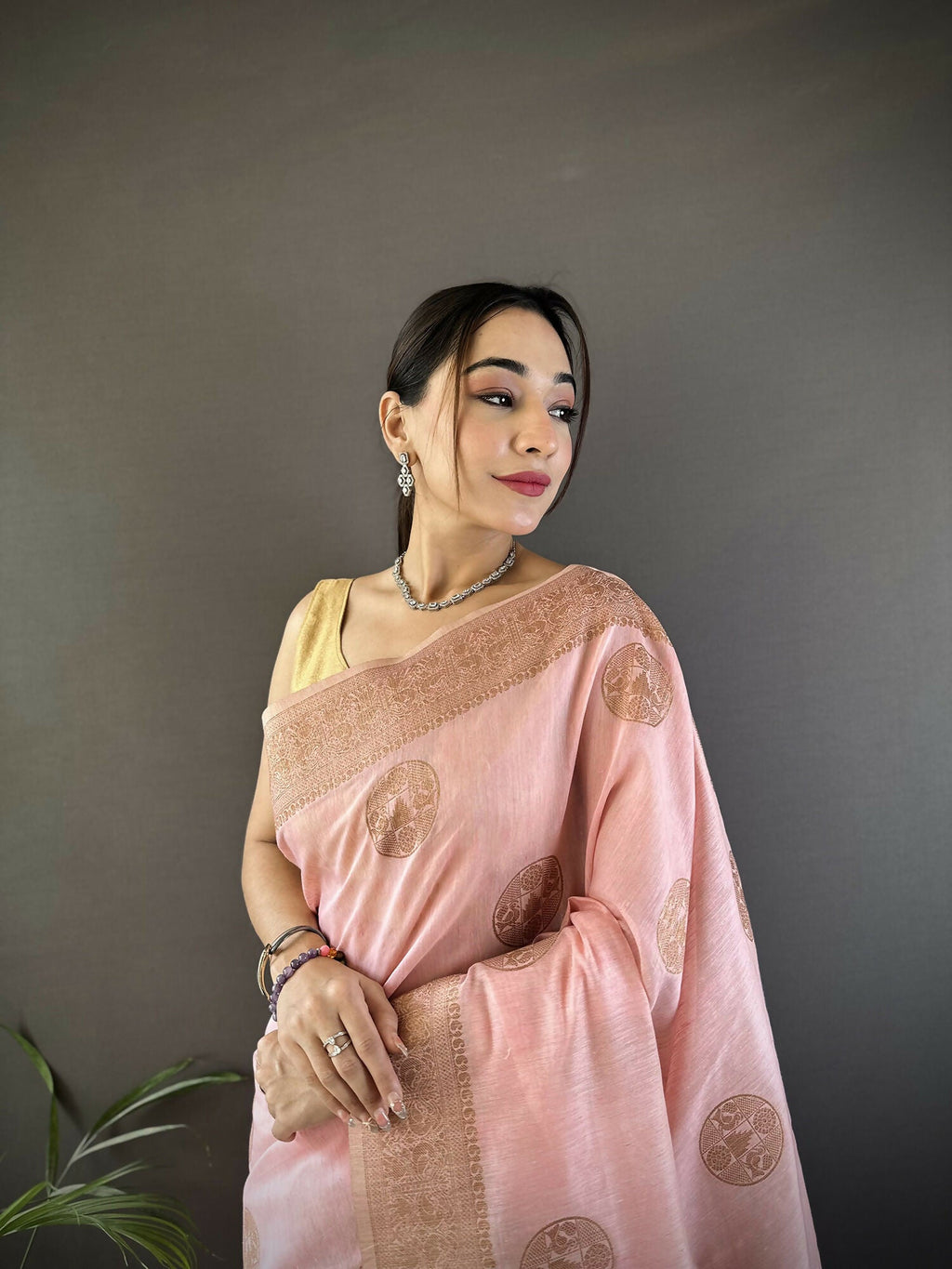 Joban Fashion Peach Floral & Paisley Linen Silk Banarasi Saree | Grocsy