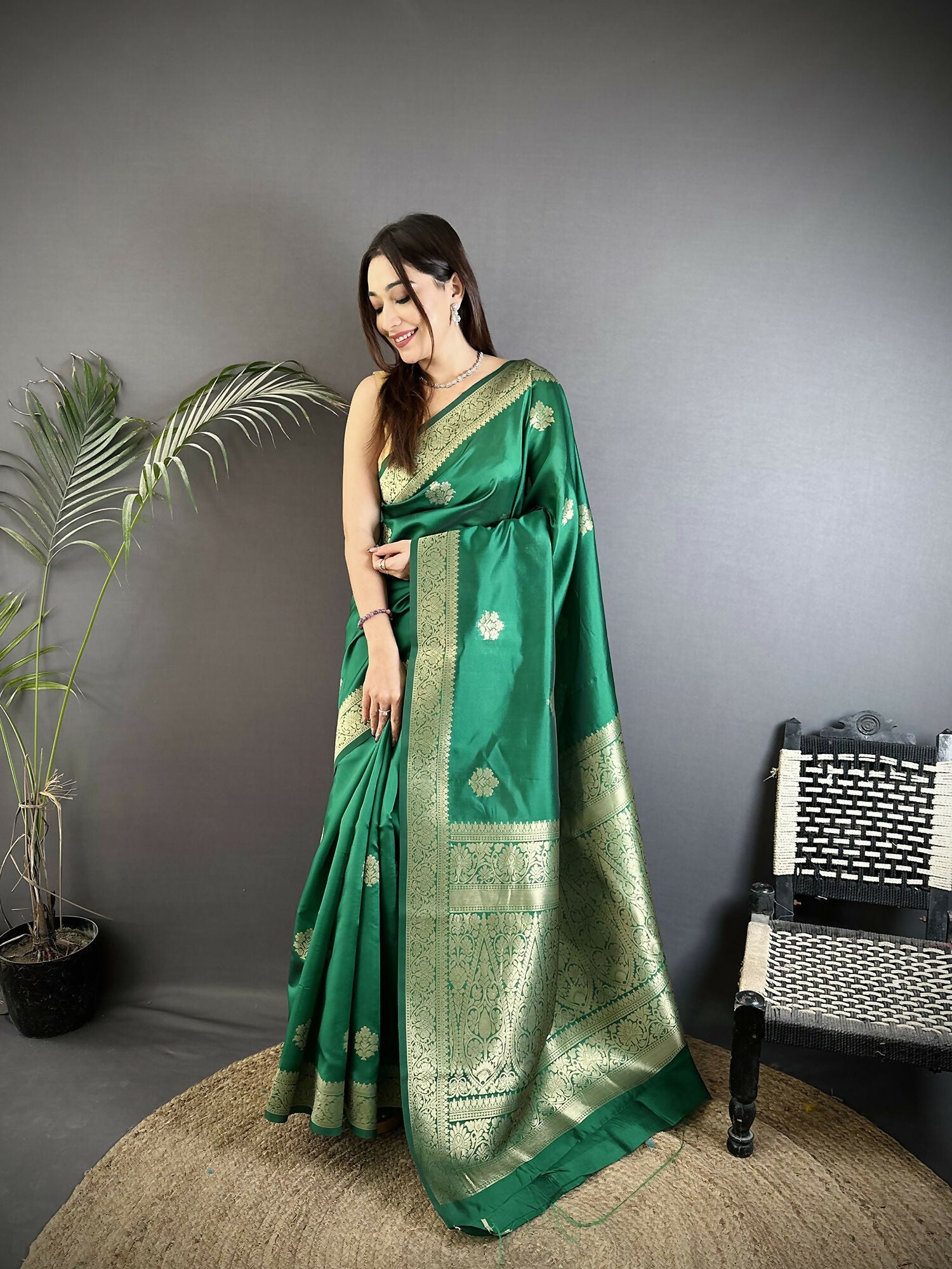 Joban Fashion Green Floral Jacquard Woven Design Cotton Silk Banarasi Silk Saree | Grocsy