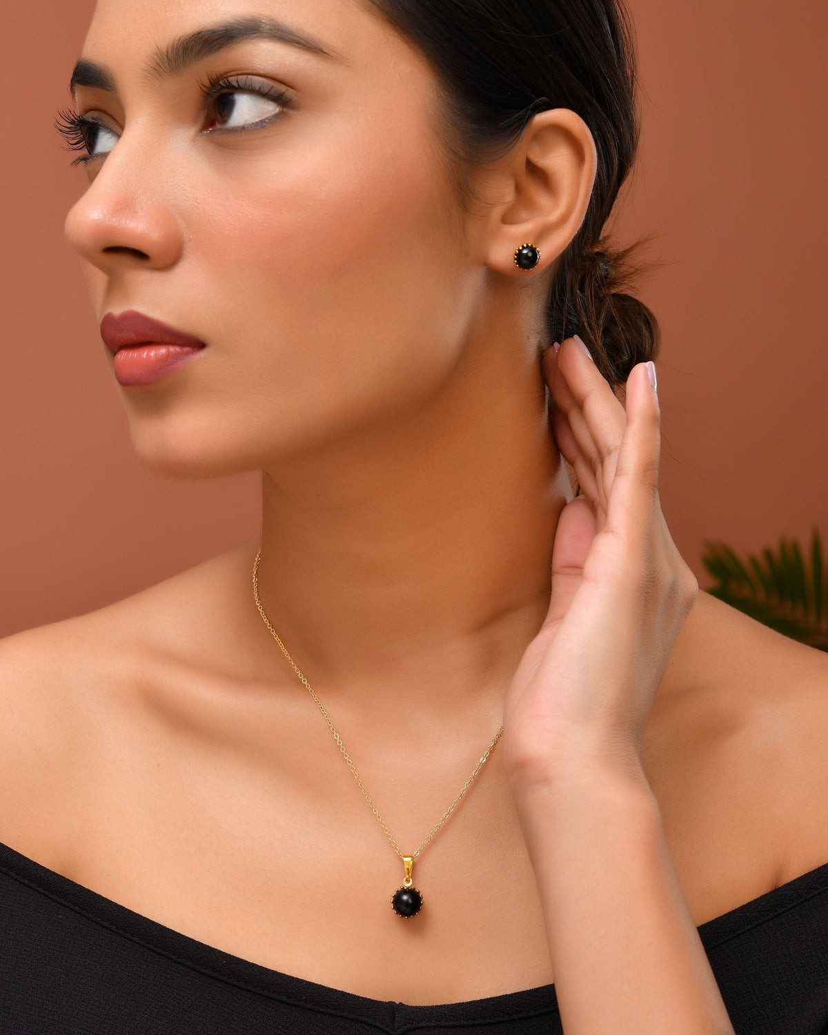VOJ Gold Polished Stainless Steel Black Pearl Studded Chain Set | Grocsy