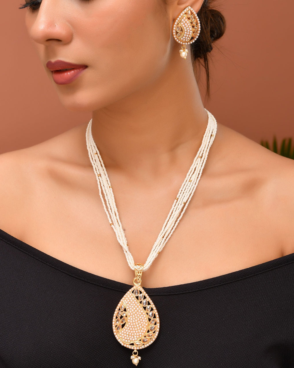 VOJ Gold Polished Kundan Studded Traditional Jewellery Set | Grocsy