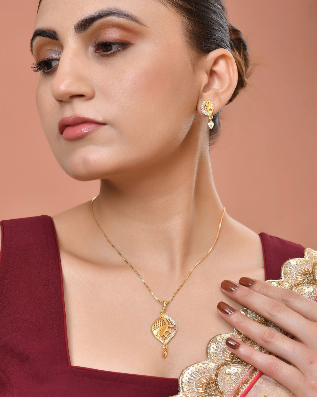 VOJ Gold Plated Simple Chain With Pendant And Earrings Set | Grocsy