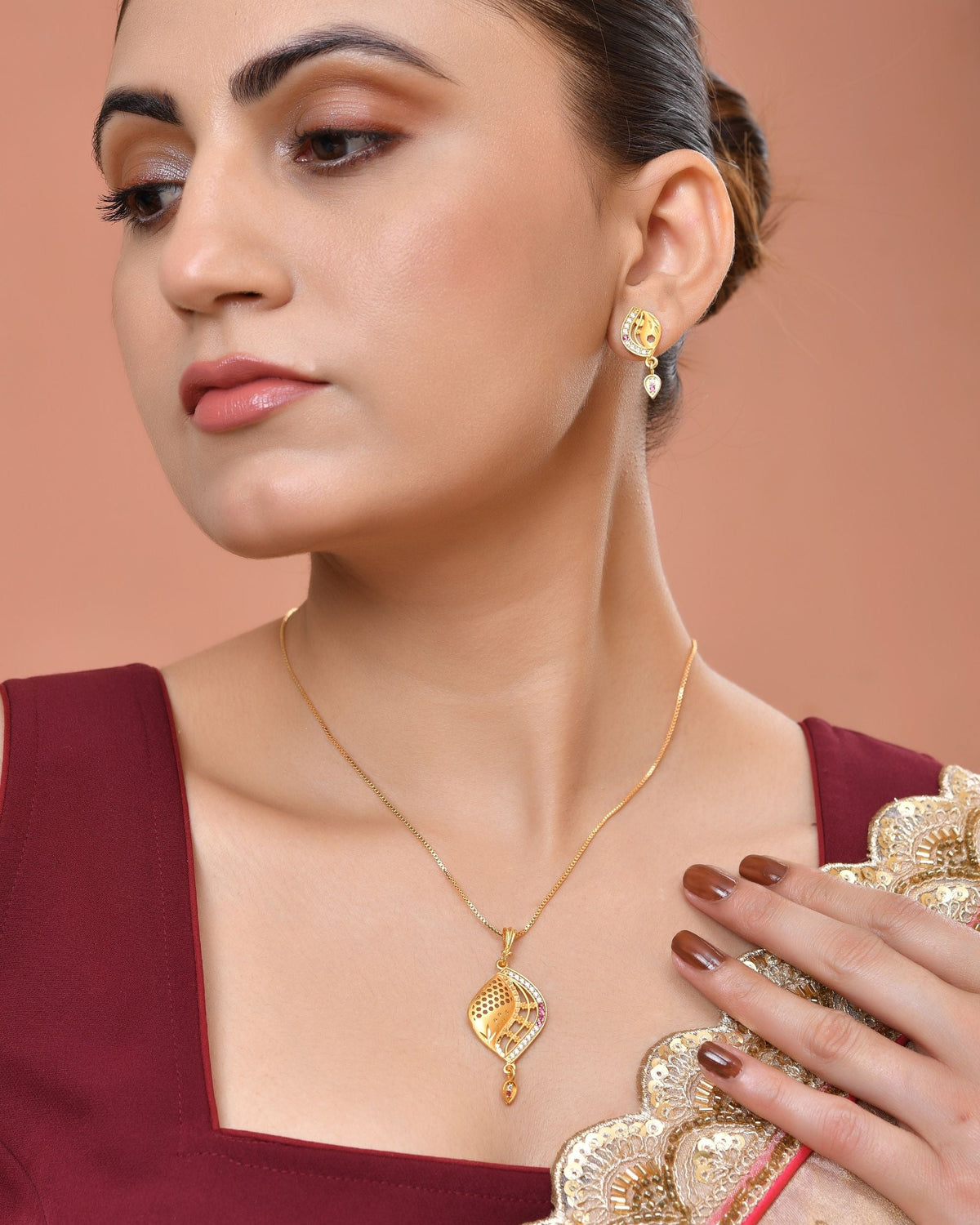 VOJ Gold Plated Simple Chain With Pendant And Earrings Set | Grocsy