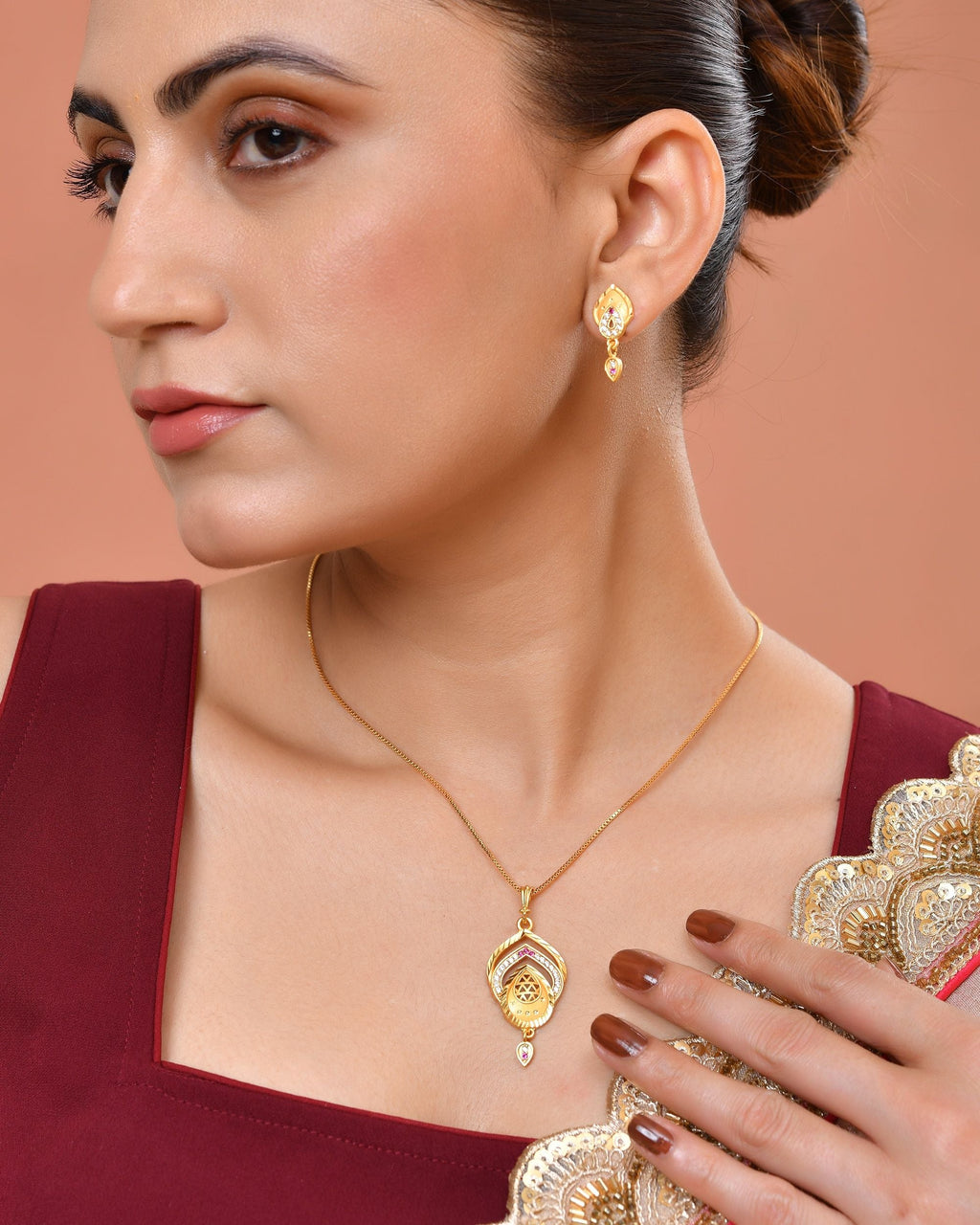 VOJ Gold Plated Teardrop Shaped Chain Set | Grocsy