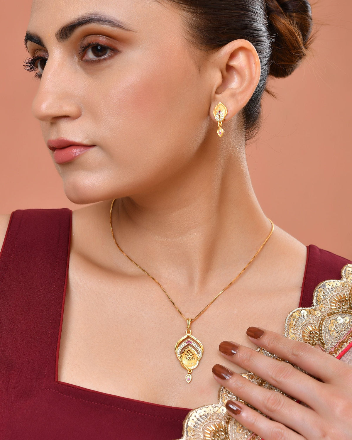 VOJ Gold Plated Teardrop Shaped Chain Set | Grocsy