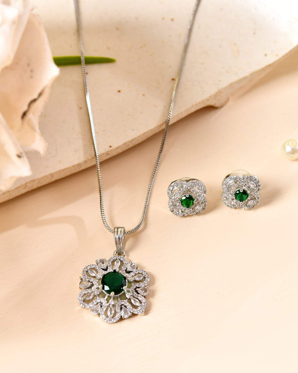 VOJ Silver Plated Floral Shaped Green Circular Ad Chain Set | Grocsy