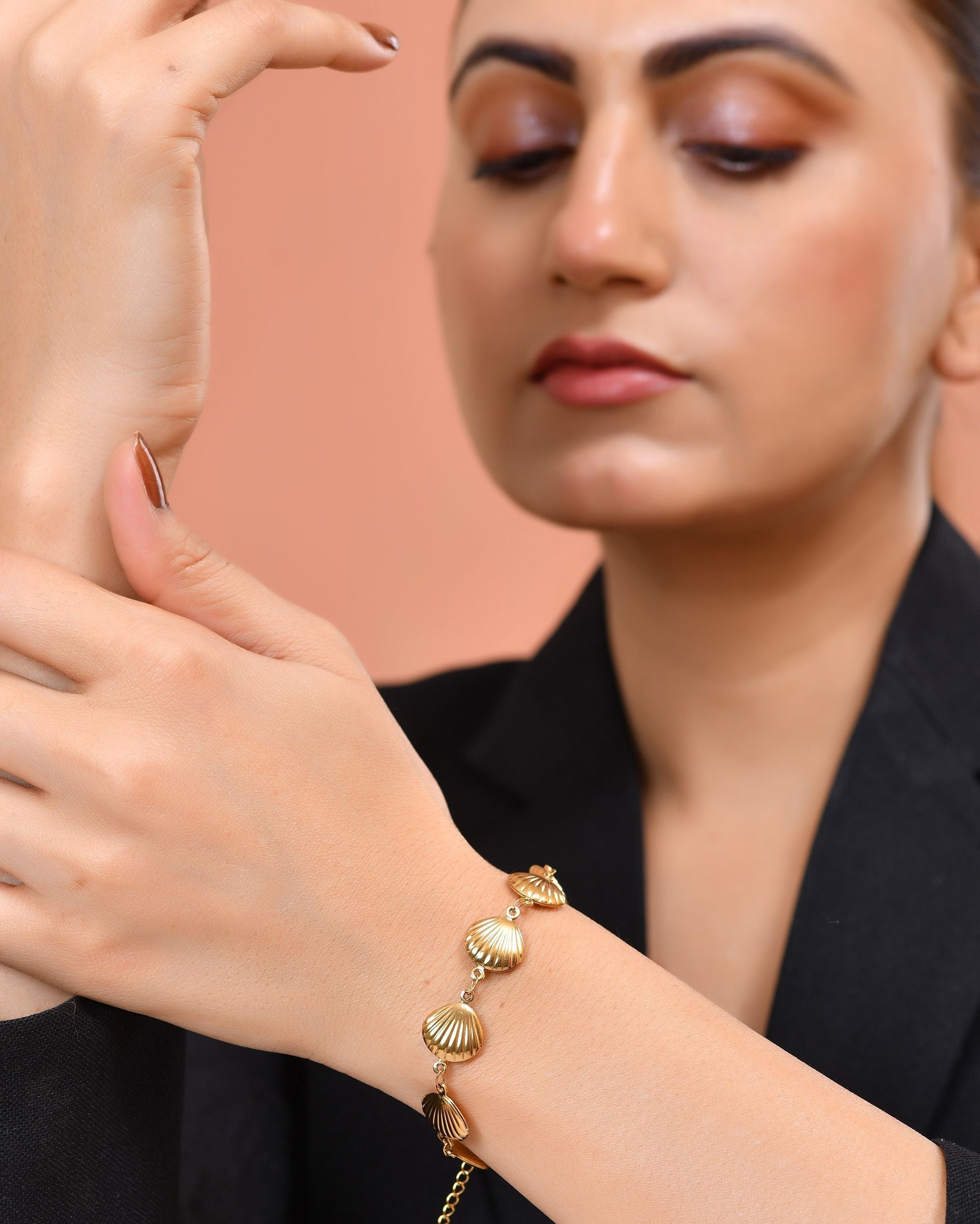 VOJ Gold Plated Elegant Shell Shaped Bracelet For Women | Grocsy