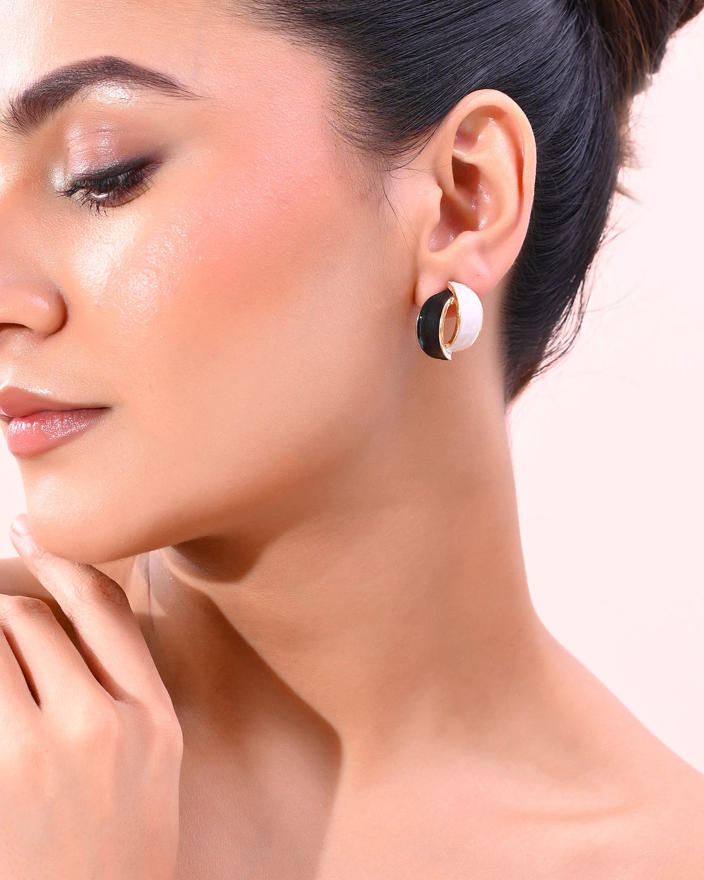 VOJ Gold-Polished Korean Style Black And White Studs Earrings