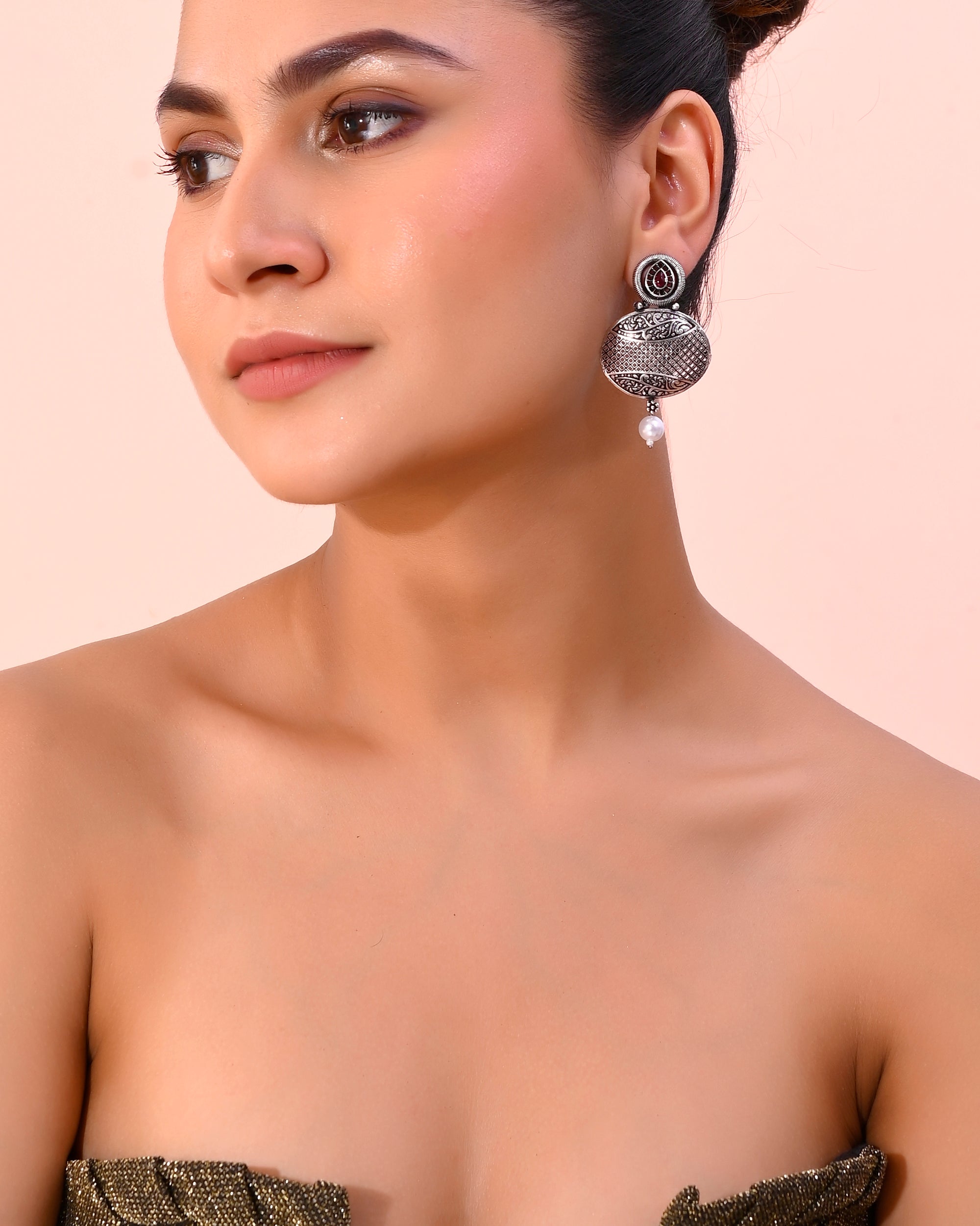 VOJ Rhodium-Plated Oxidized Contemporary With Pearl Earrings | Grocsy