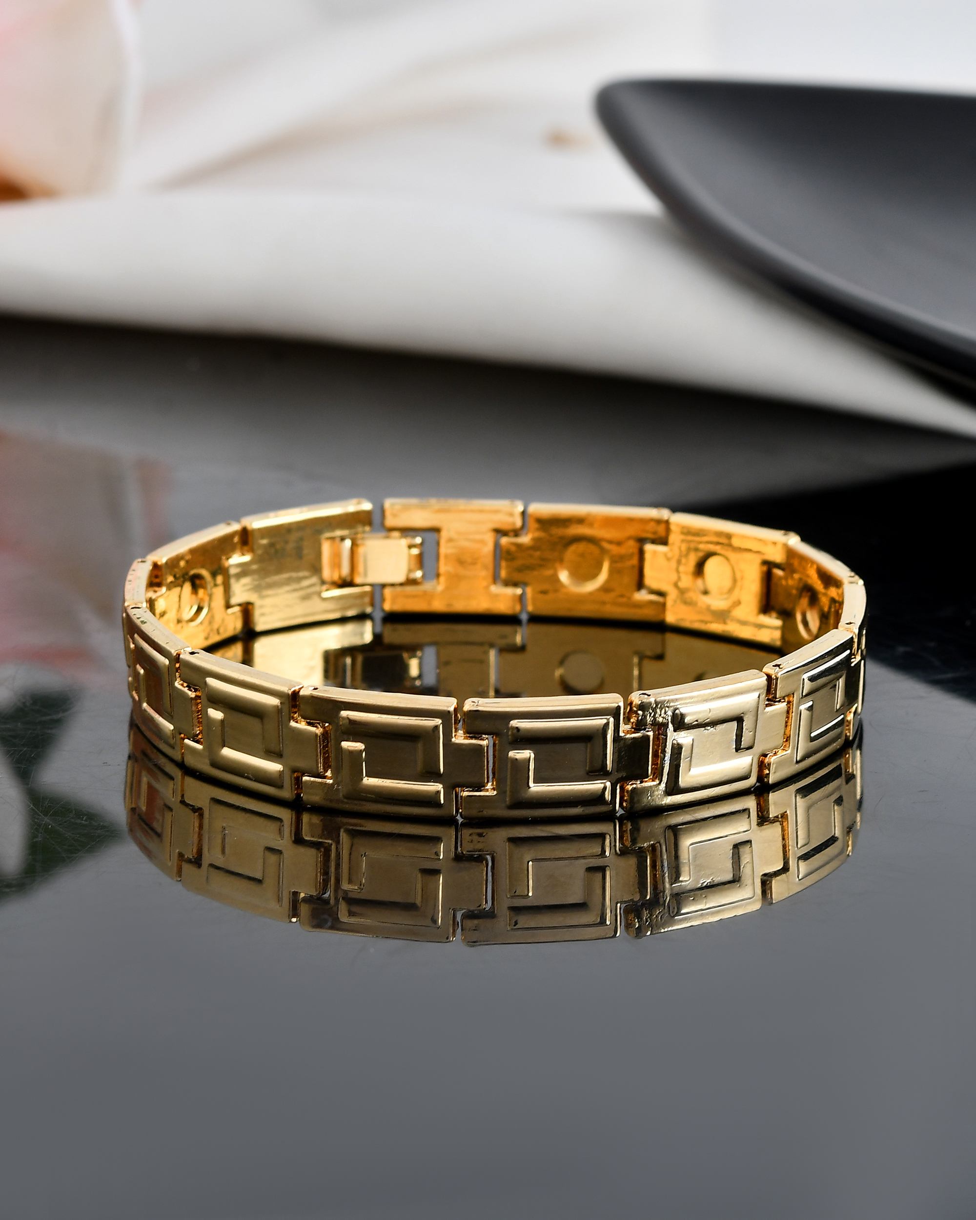 VOJ Men's Gold Polished Stainless Steel Link Bracelet