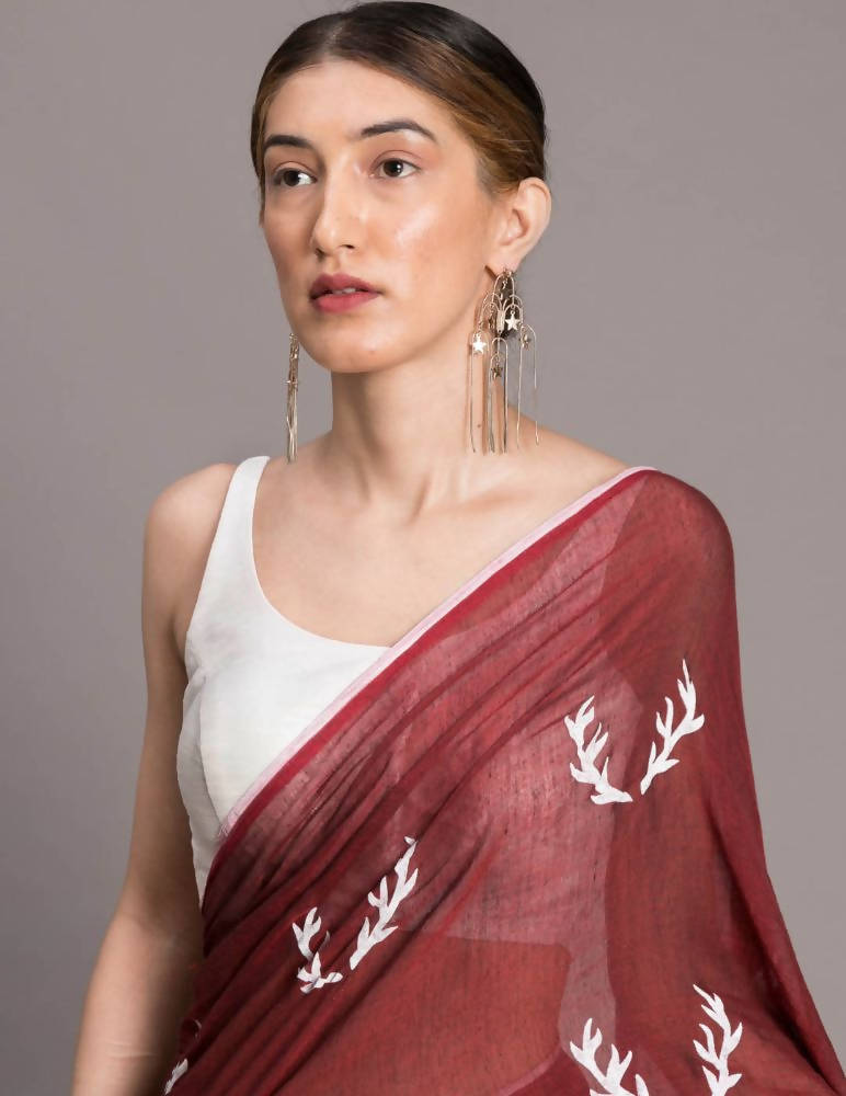 Suta Women Maroon White Hand Blocked Pure Cotton Saree | Grocsy