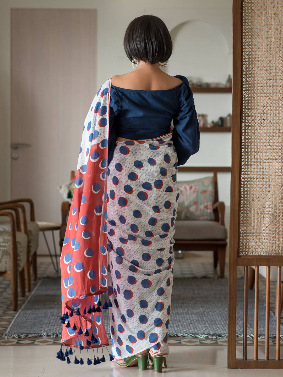 Suta Off White Polka Dots Pure Cotton Saree | Grocsy