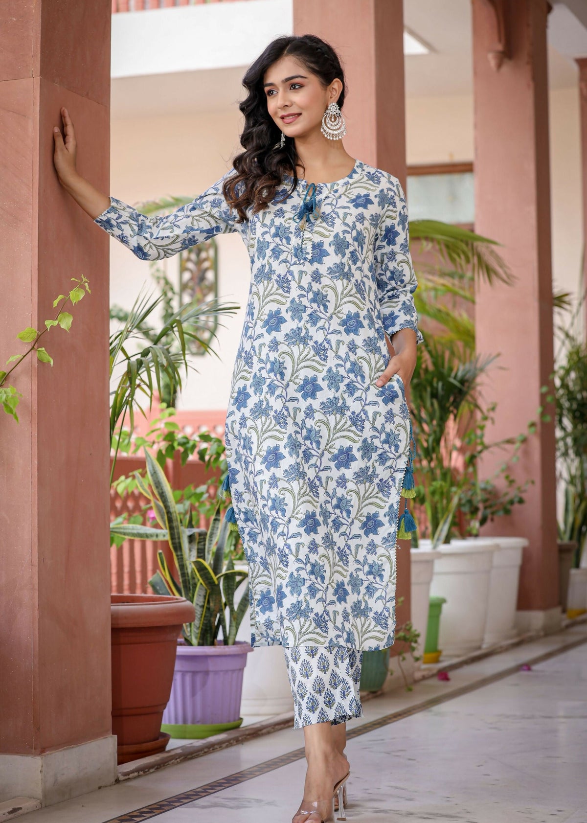 Kaajh Women's White Blue Floral Print Kurta Pant Set | Grocsy