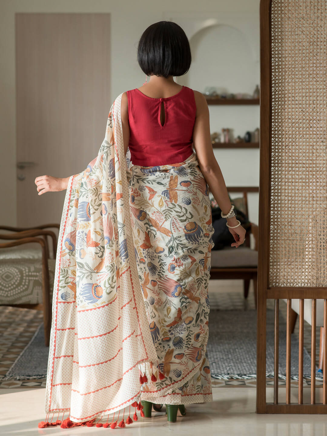 Suta Beige Floral Pure Cotton Saree | Grocsy