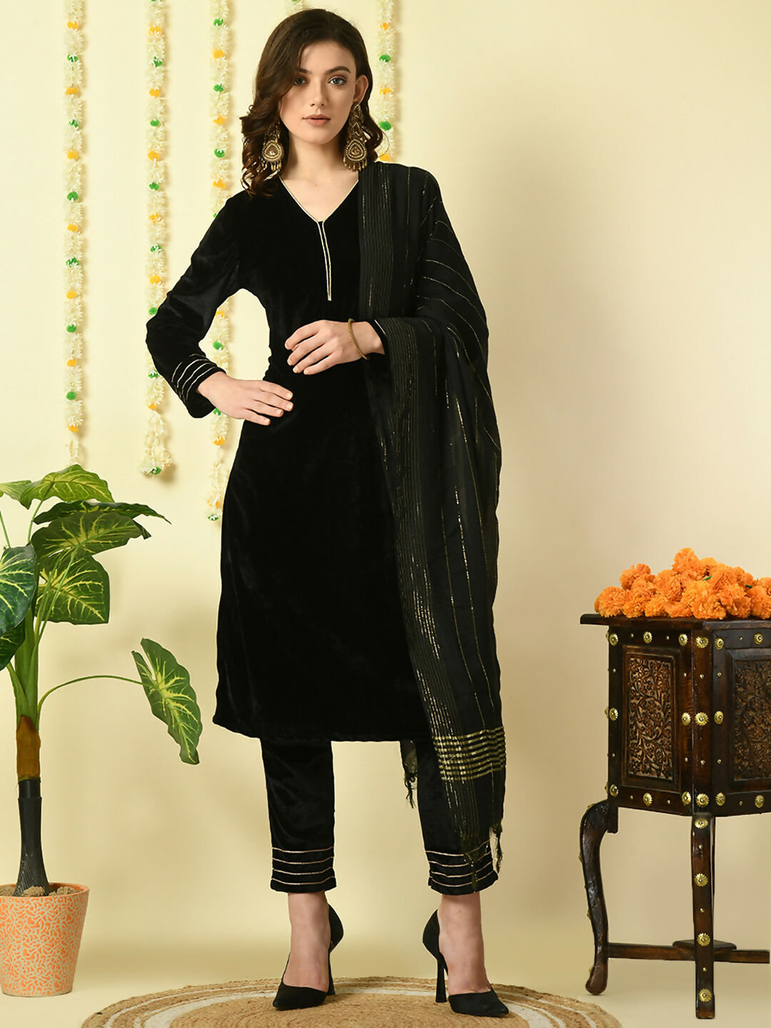 Myshka Women's Black Velvet Kurta & Trousers With Dupatta Party Sets | Grocsy