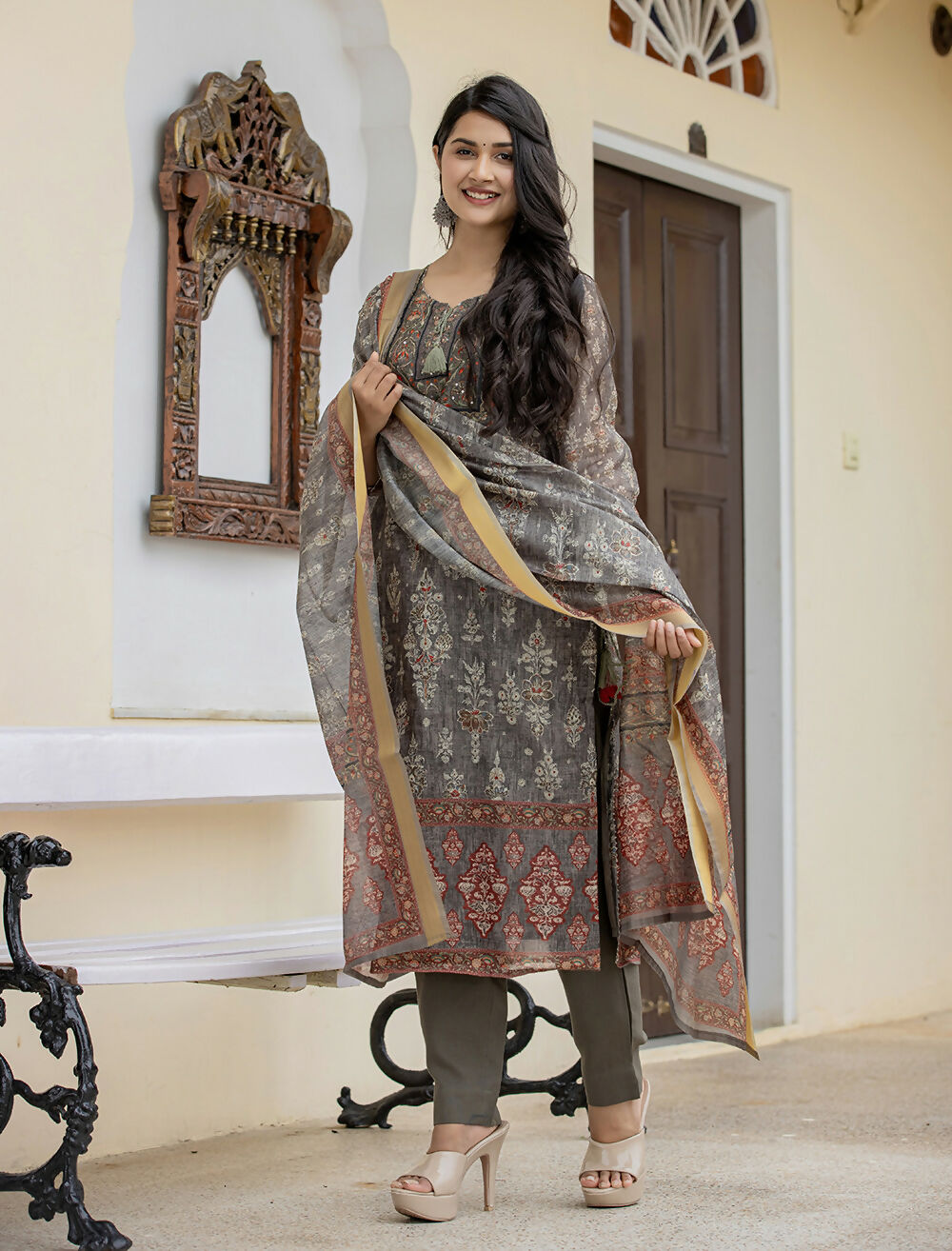 Kaajh Women's Grey-Green Digital Print Chanderi Kurta Pant Set With Dupatta | Grocsy