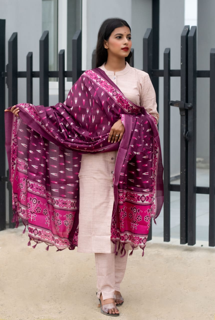 Jompers Women Pink Solid Kurta with Trousers & Dupatta | Grocsy