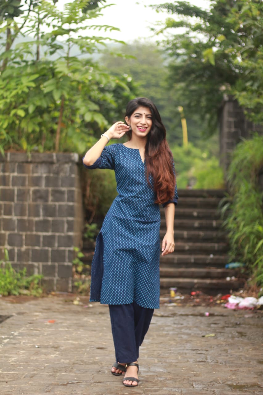 Jompers Women Blue Printed Kurta with Trousers | Grocsy