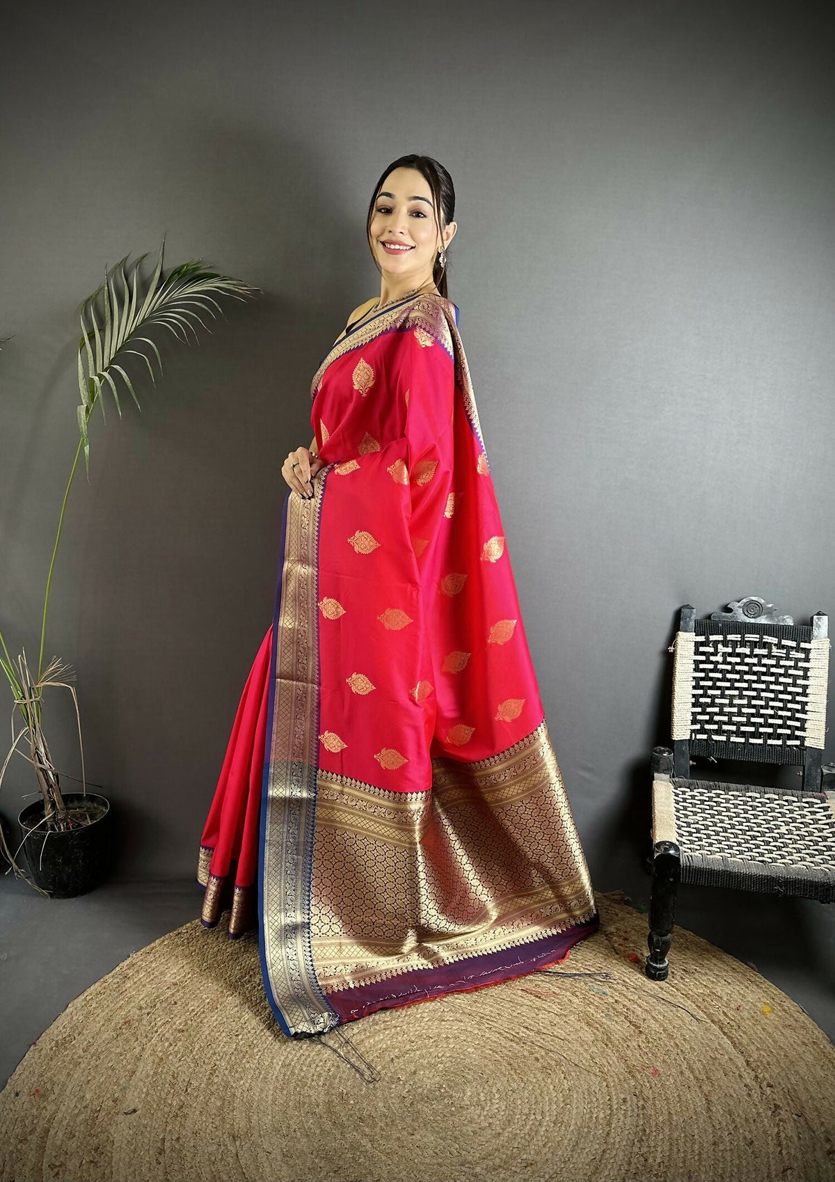 Joban Fashion Pink Intricate Zari Weaving Soft Silk Banarasi Saree | Grocsy