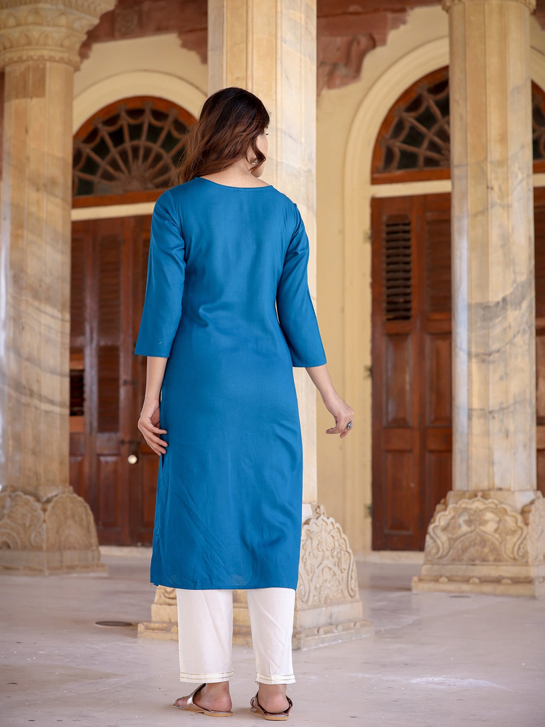 Yufta Women Yoke Design Chikankari Kurta | Grocsy
