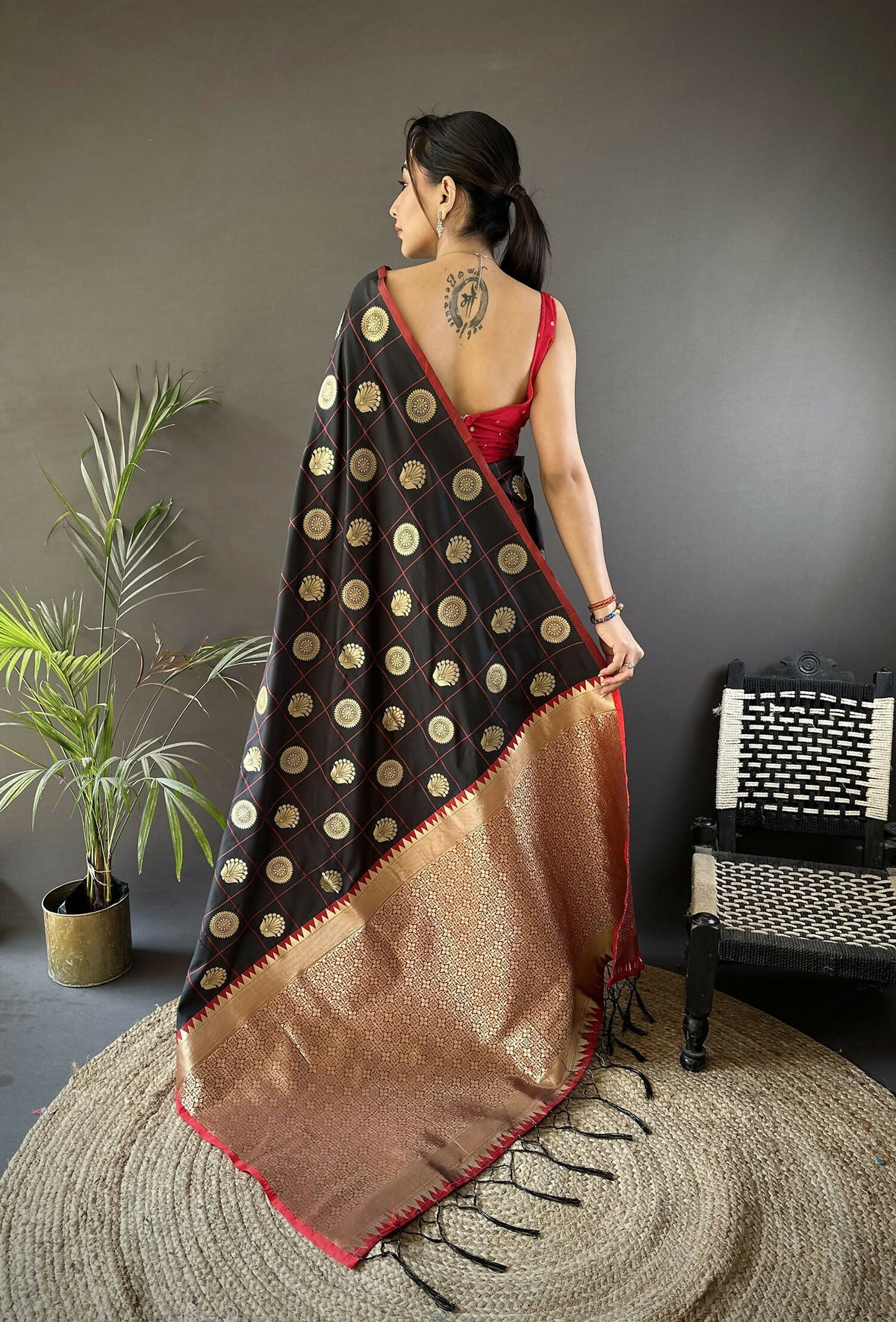 Joban Fashion Black Checked & Circular Motifs Soft Silk Banarasi Saree | Grocsy
