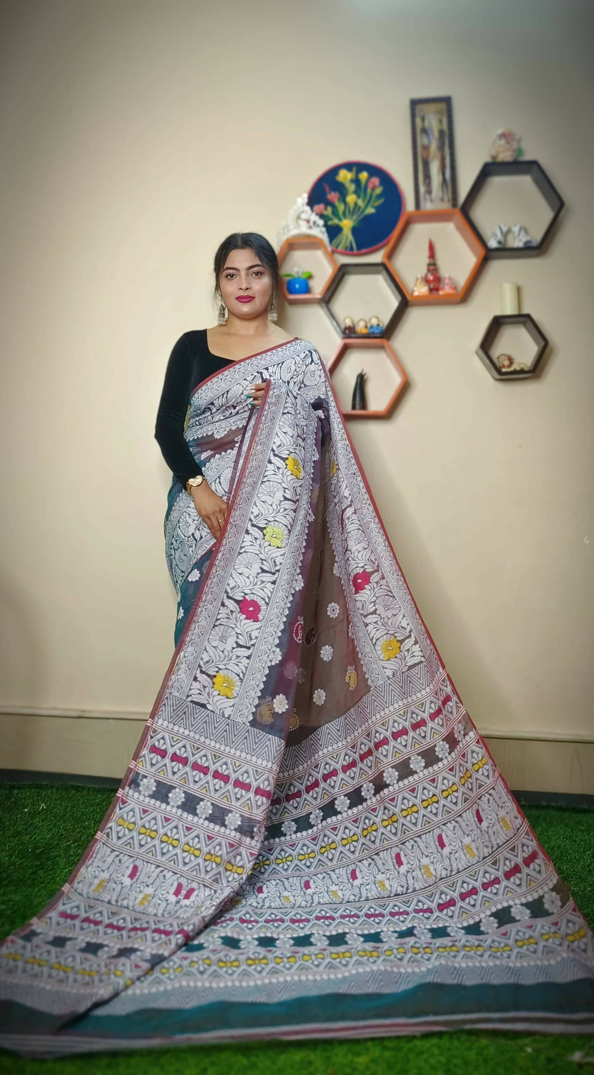 Exclusive Collection Handloom Dhakai Jamdani Saree - Brown | Grocsy