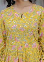 Kaajh Women's Yellow Floral Print Cotton Kurta Pant Set | Grocsy