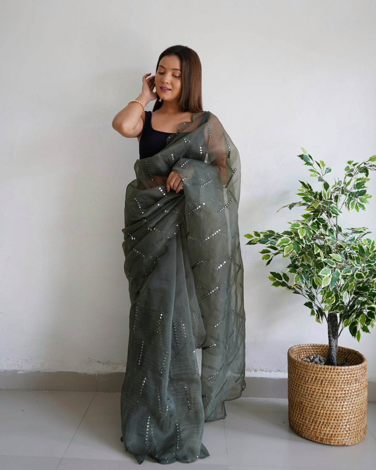 Vamsee Vika 9Mm Grey Organza Saree | Grocsy