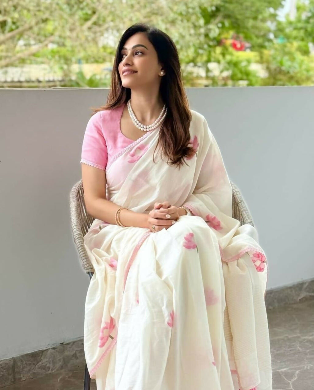 Prime Volt Women's Cream Floral Digital Print Soft Linen Saree With Lace Border & Blouse | Grocsy