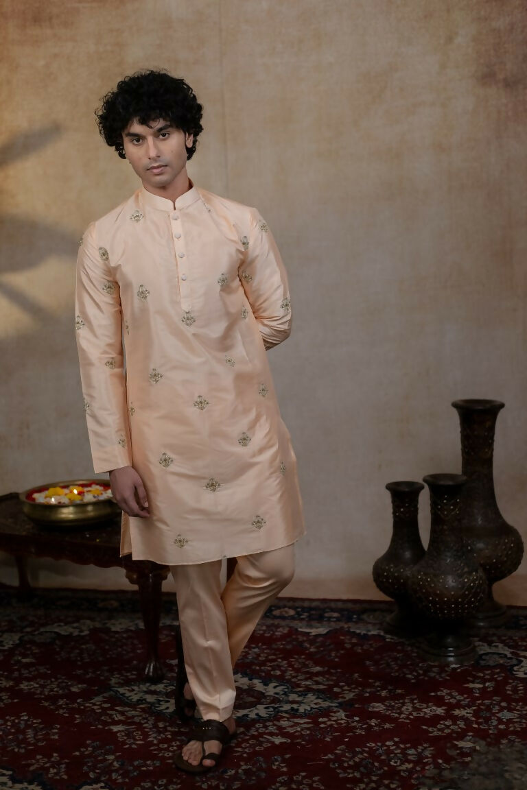Semi Pattu Peach Ananta Kurta Set By Hilo Design | Grocsy