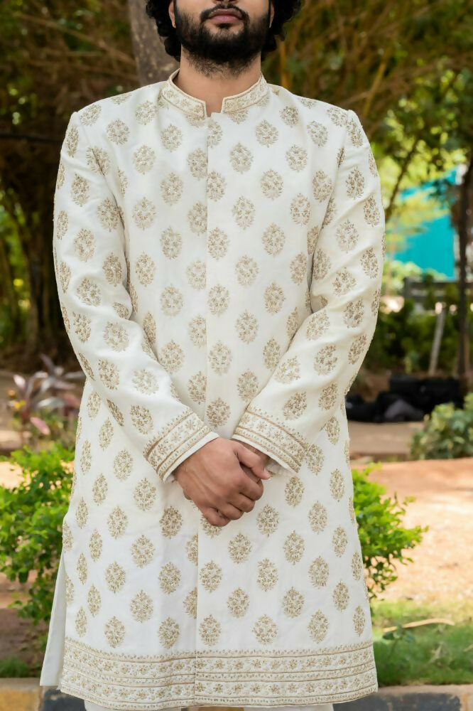 Iysian Silver Sherwani Set by Hilo Design | Grocsy