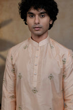 Semi Pattu Peach Ananta Kurta Set By Hilo Design | Grocsy