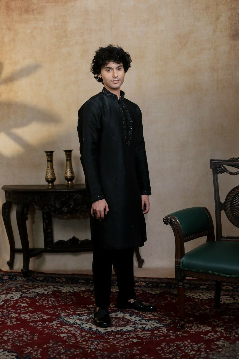 Falling Raw Silk Black Kajal Phool Kurta Set By Hilo Design | Grocsy