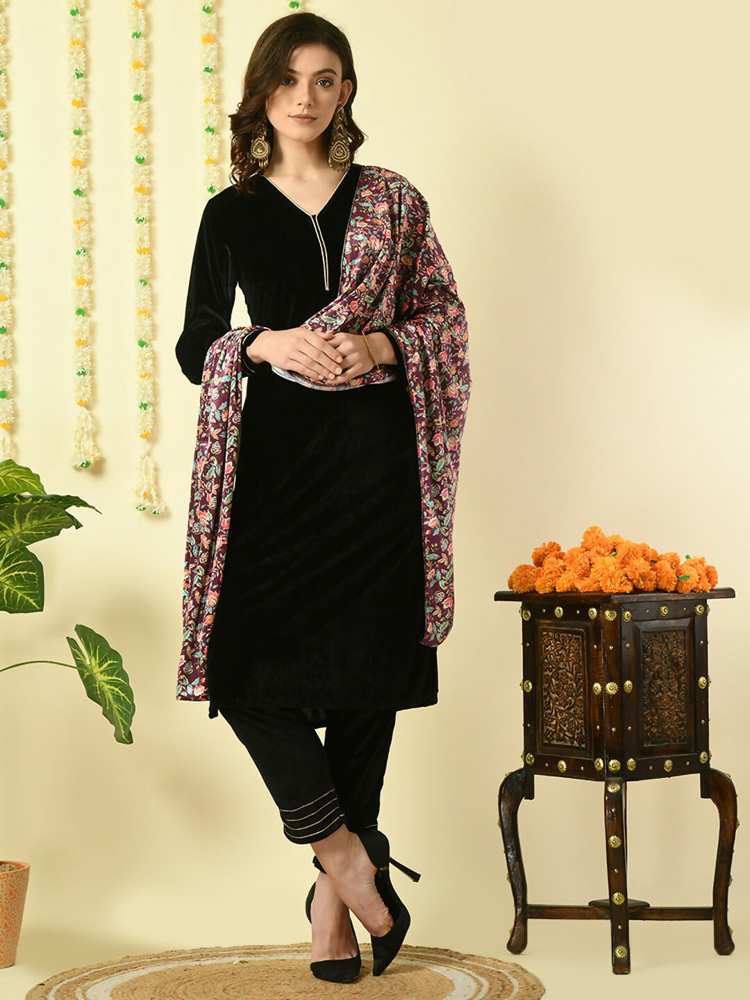 Myshka Women's Black Velvet Kurta & Trousers With Dupatta Party Sets | Grocsy