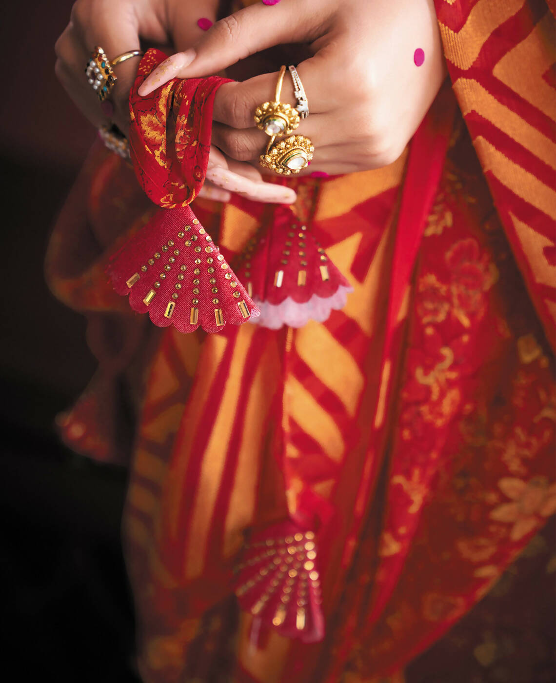 Red Georgette Brasso Floral Printed Saree With Unstitched Blouse Piece - Zyanya | Grocsy
