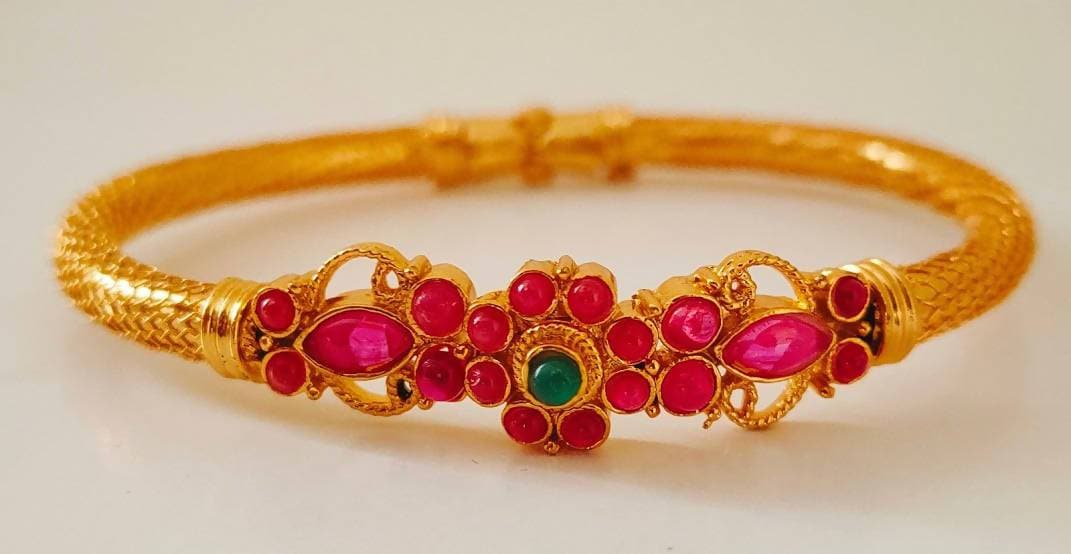 Kemp Open Type Bracelet | Grocsy