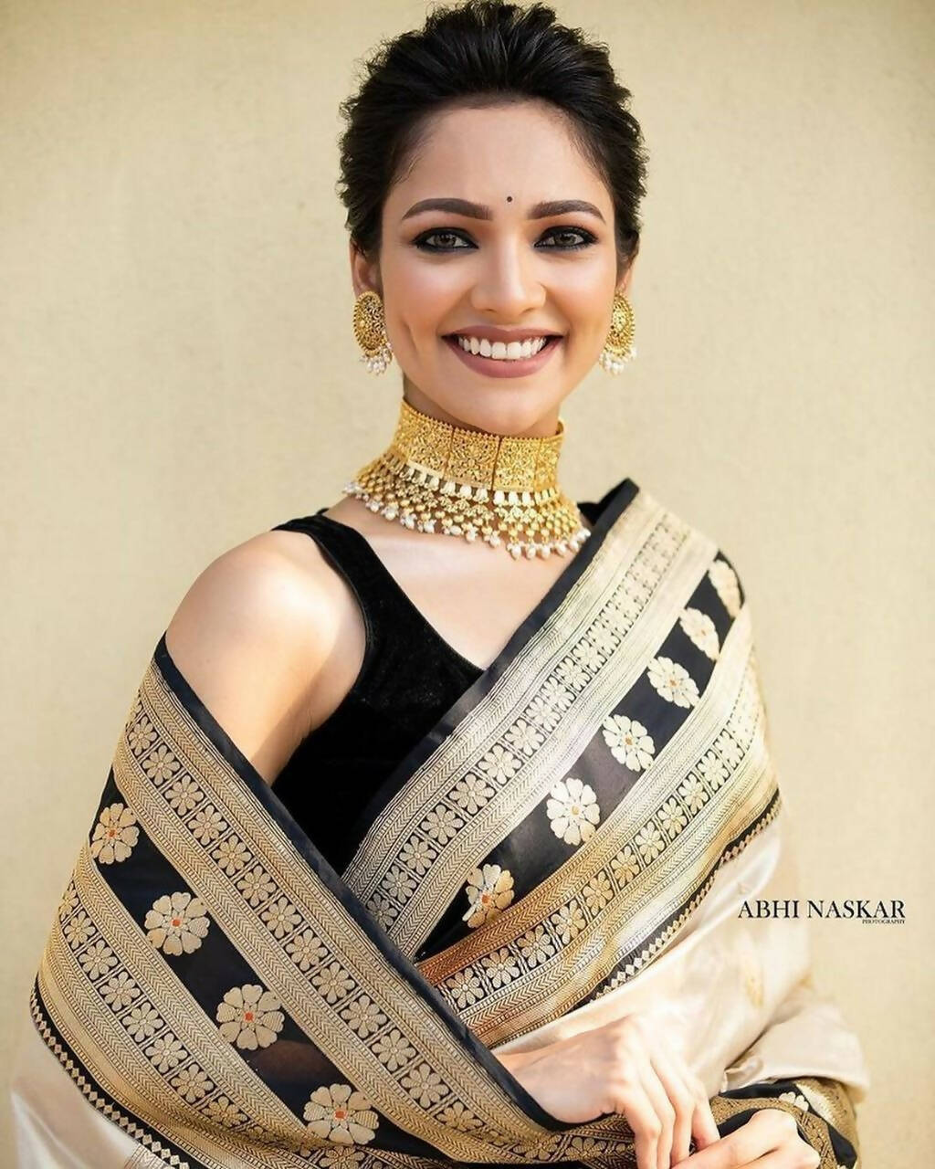 DEIANA'S Beautiful Designer Golden zari Soft Lichi Silk Saree - Cream | Grocsy