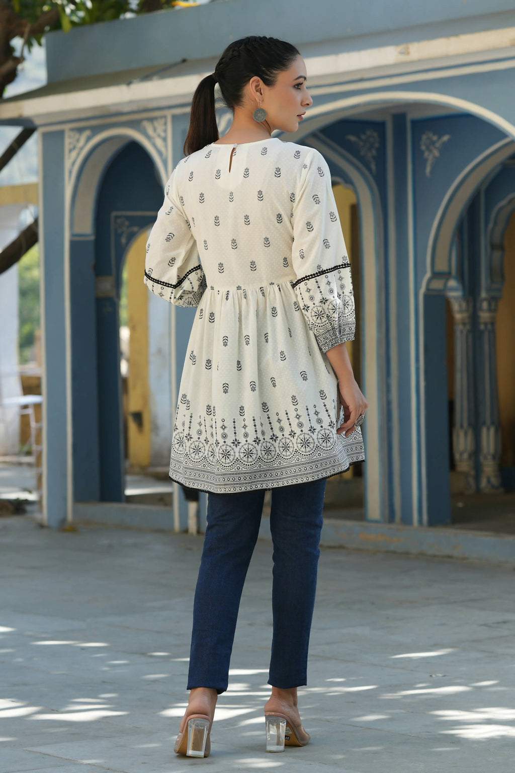 Juniper Women's White & Black Cambric Floral Printed Tunic | Grocsy