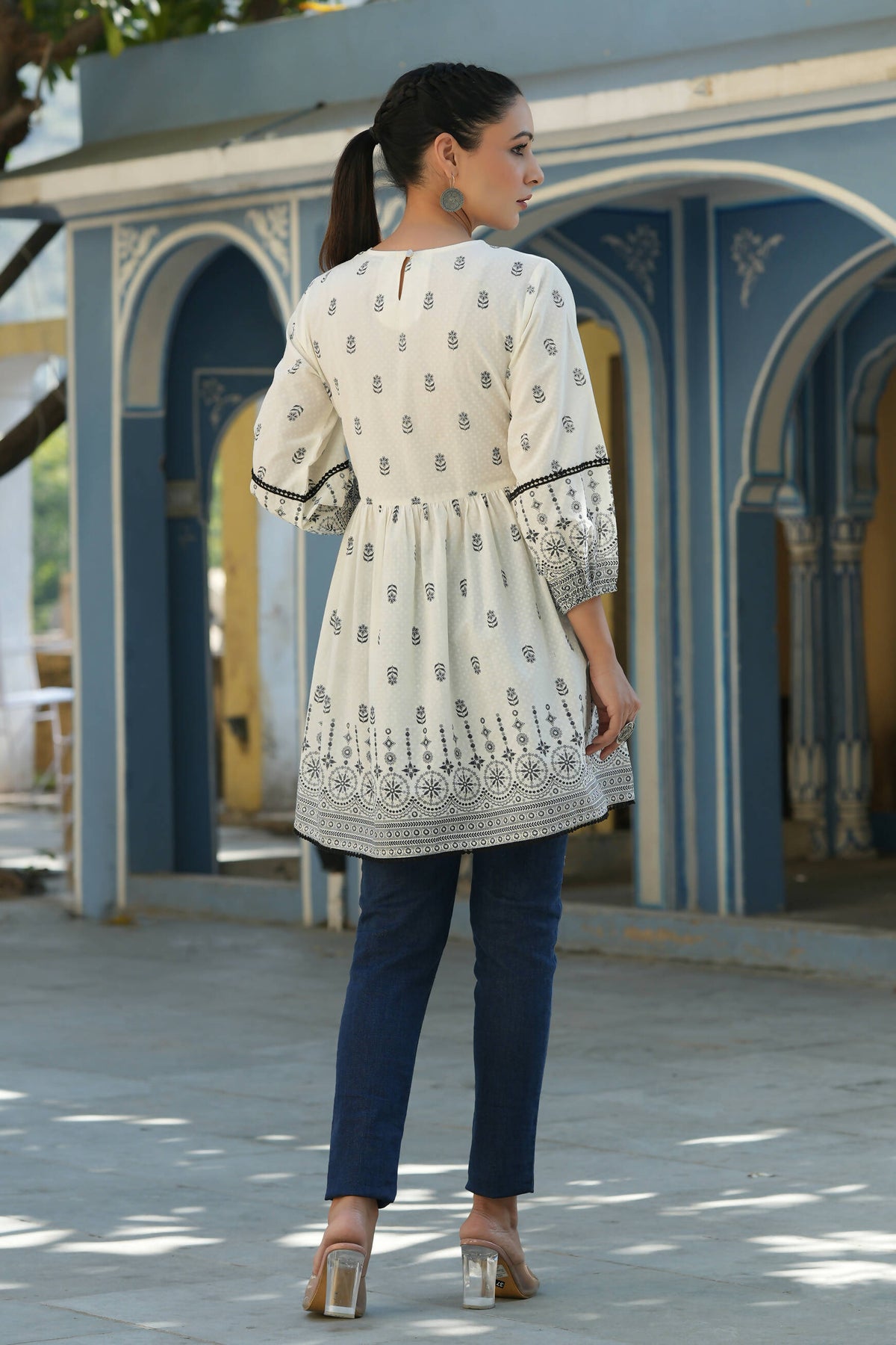 Juniper Women's White & Black Cambric Floral Printed Tunic | Grocsy