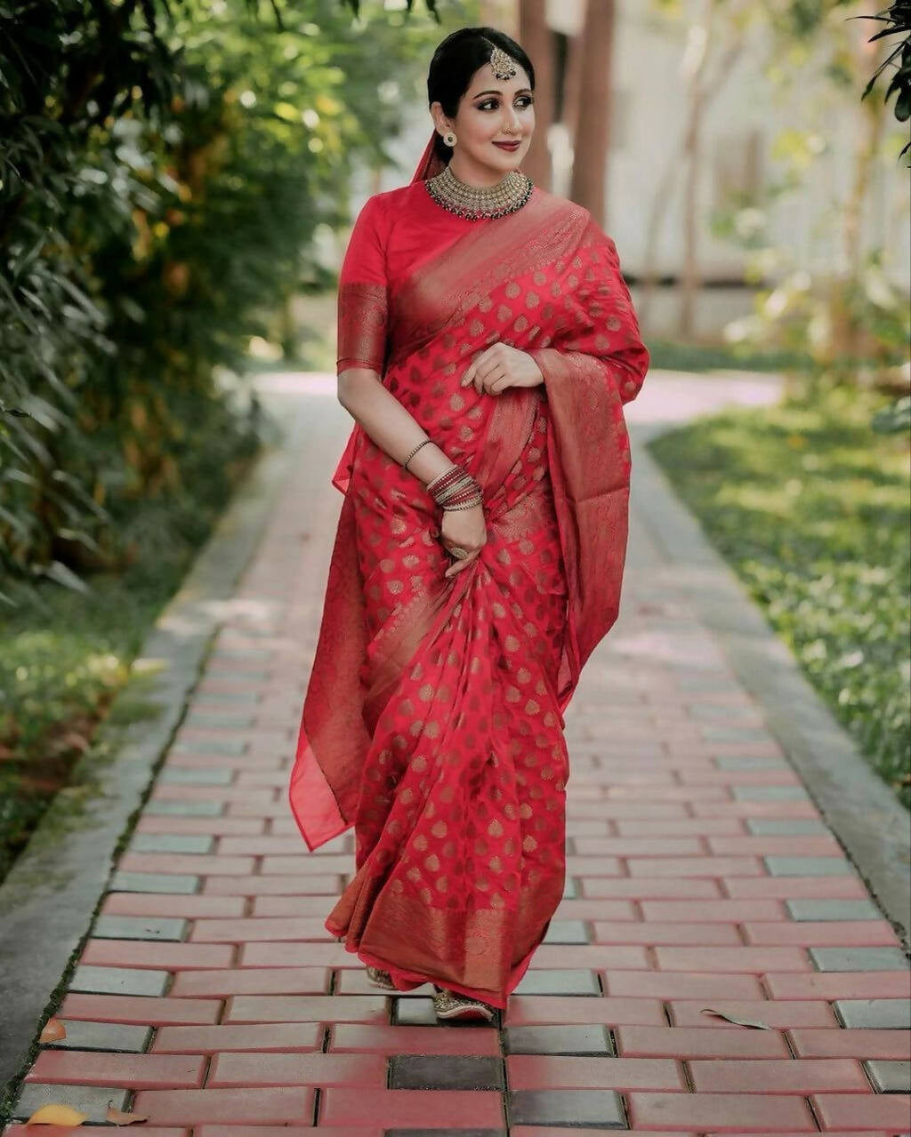 DEIANA'S Beautiful Designer Golden zari Soft Lichi Silk Saree - Pink | Grocsy