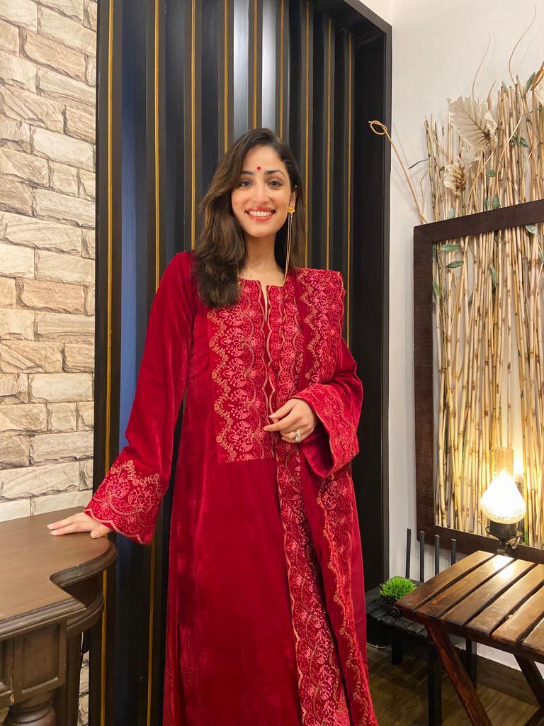 trueBrowns Red Velvet Embroidered Slit Kurta | Grocsy
