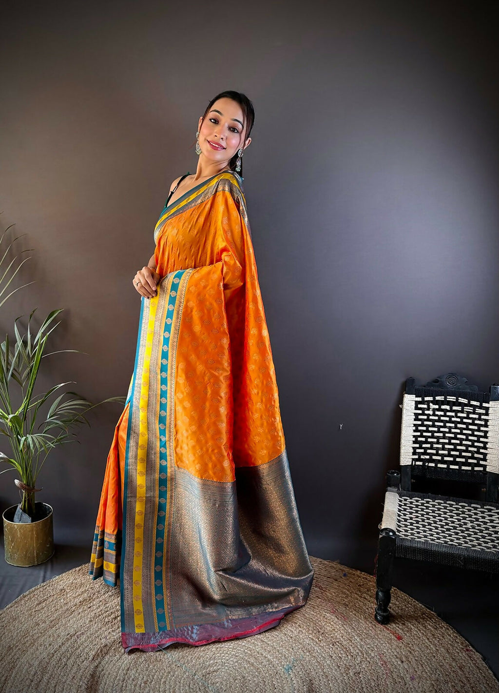 Joban Fashion Green Butti Banarasi Silk Sarees | Grocsy