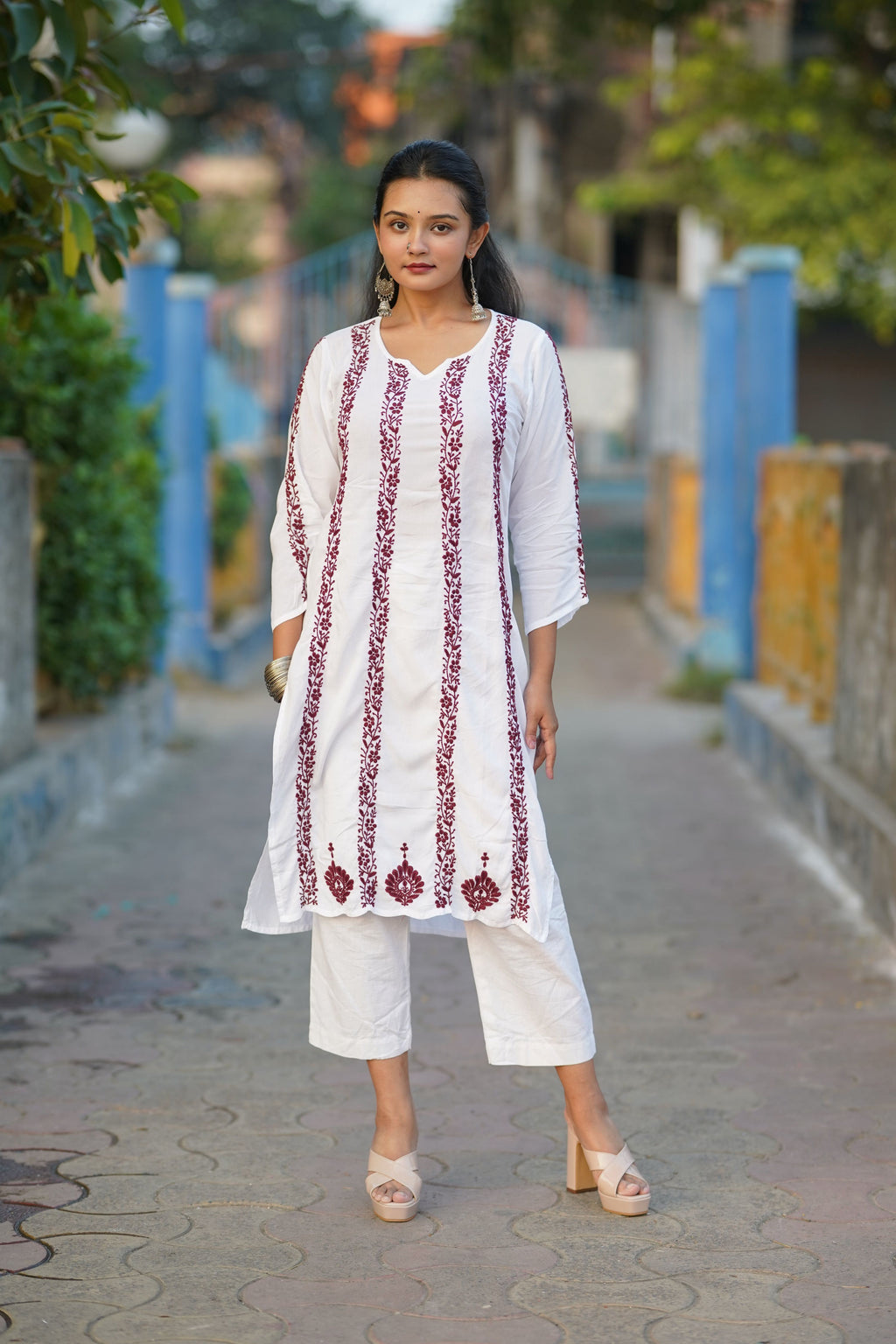 Zibaa Modal White Chikankari Kurti With Maroon Bel | Grocsy