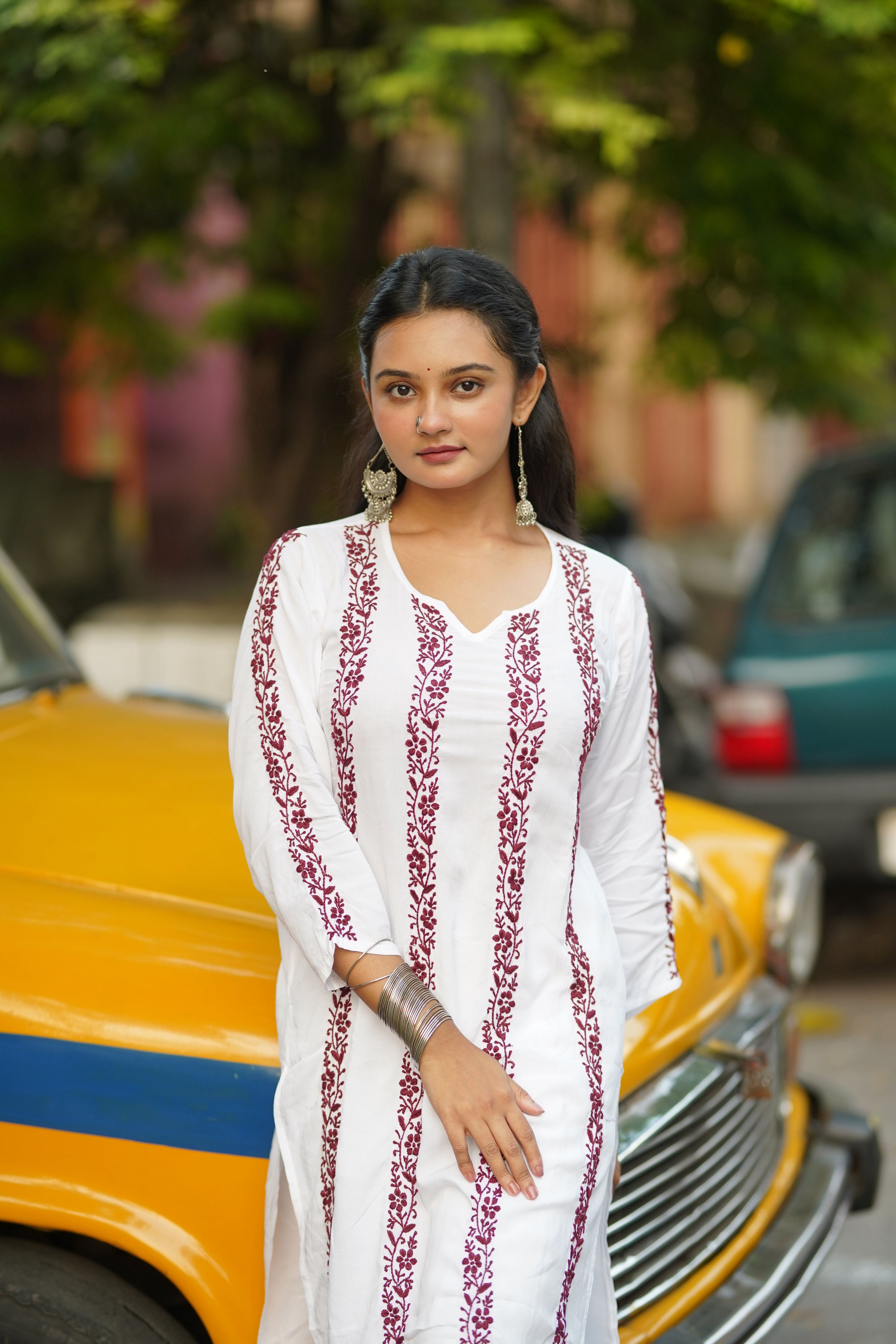 Zibaa Modal White Chikankari Kurti With Maroon Bel | Grocsy