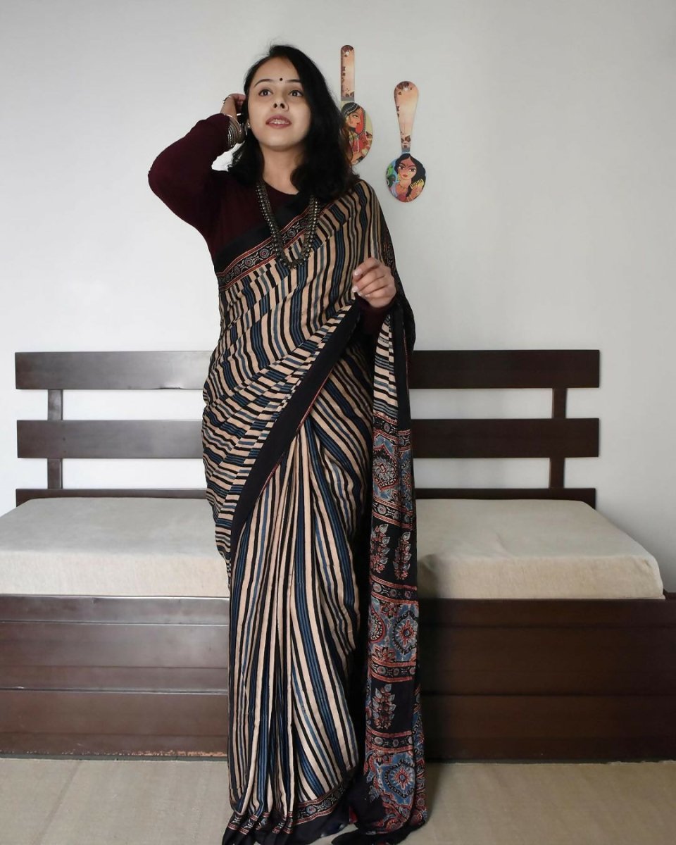 Arfa Fashion House Black Dual Tone Silk Digital Printed Saree | Grocsy