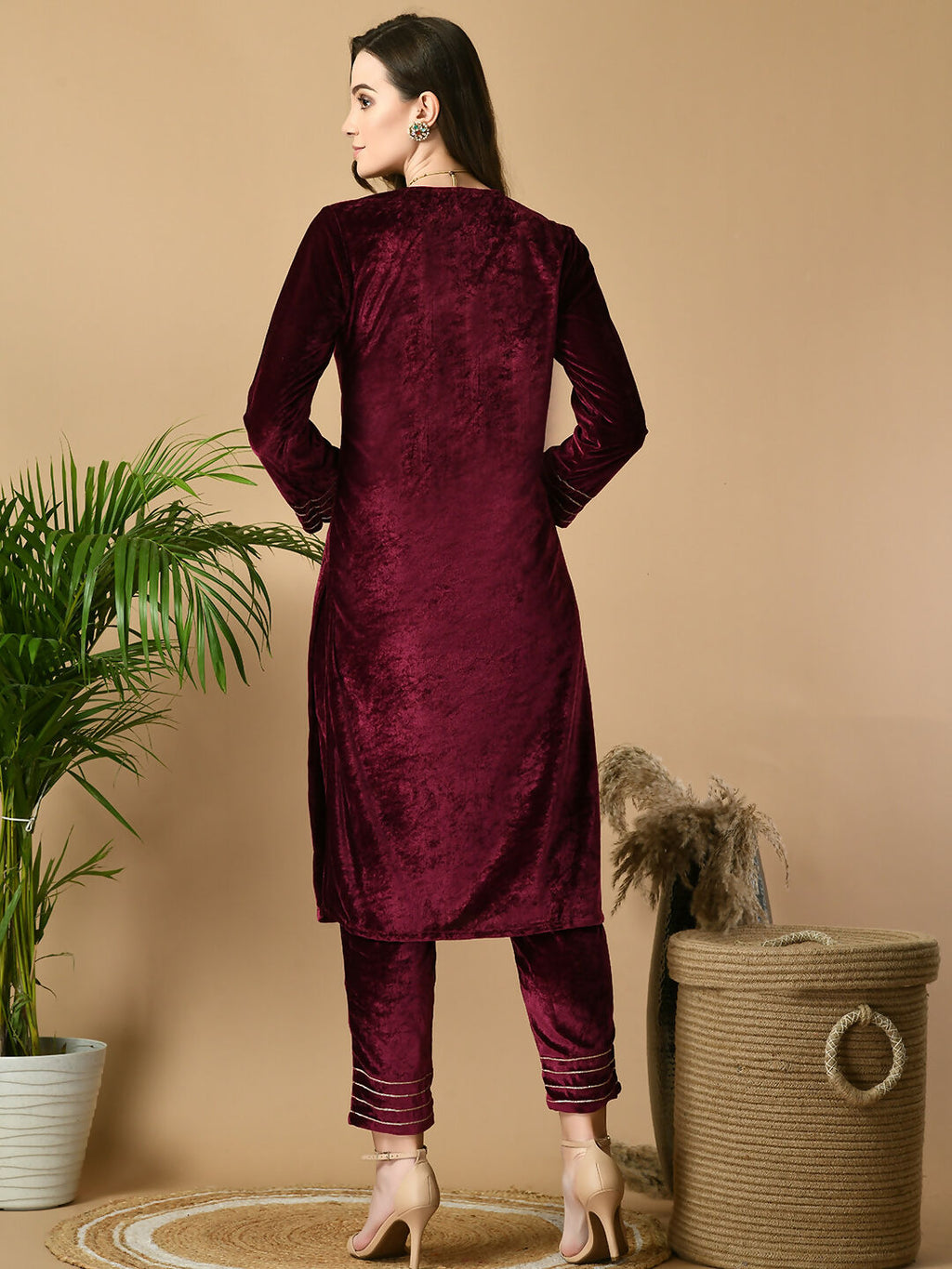 Myshka Women's Magenta Velvet Kurta With Trousers Party Sets | Grocsy